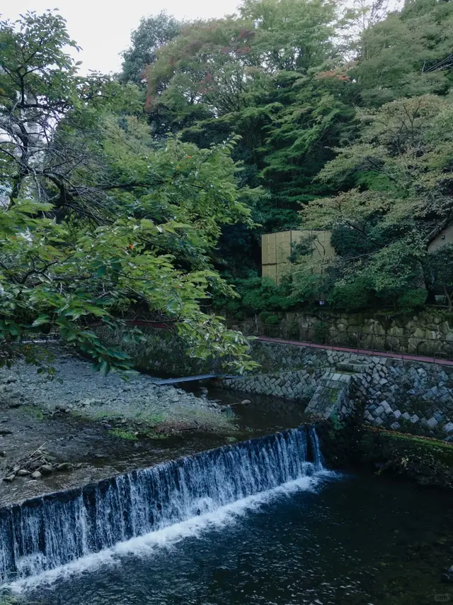 有马川小瀑布堰与沿河石砌步道