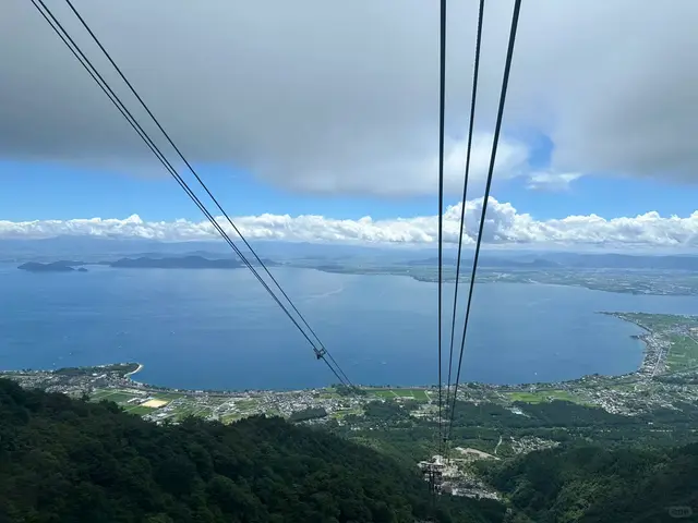 琵琶湖Valley缆车上俯瞰整片琵琶湖与湖岸