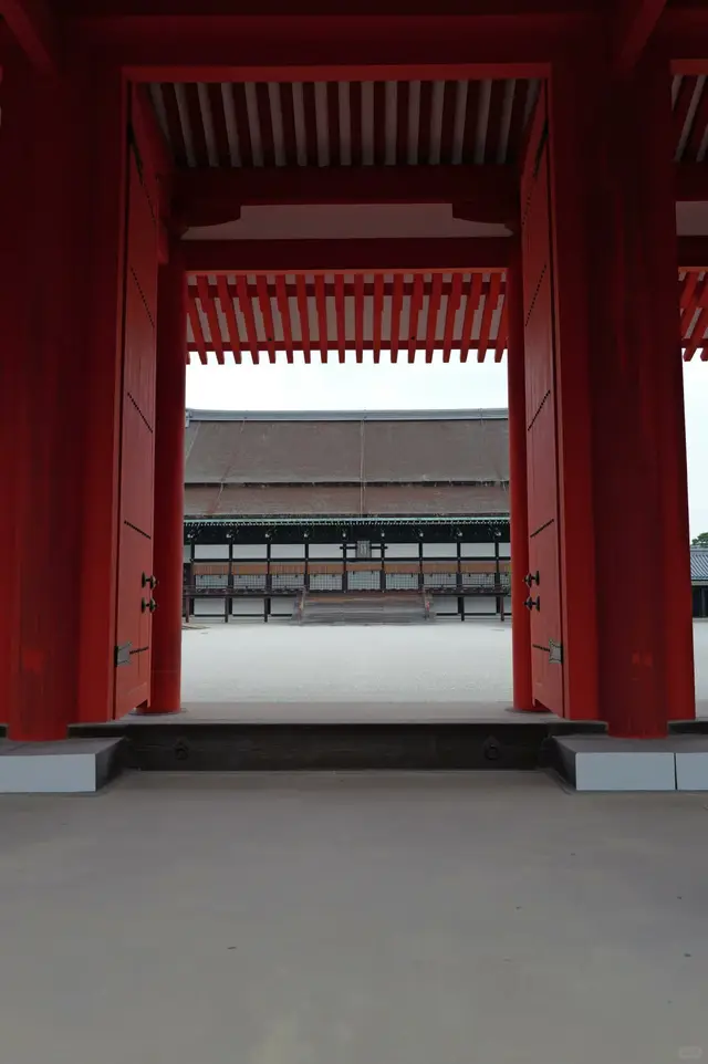 朱红承明门框出紫宸殿