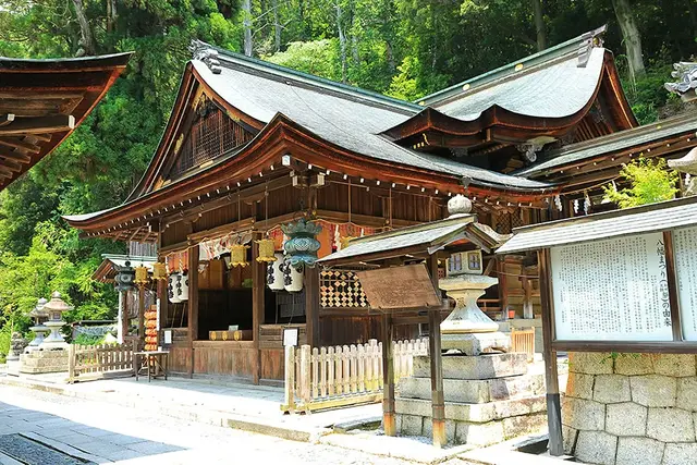 日牟礼八幡宫拜殿