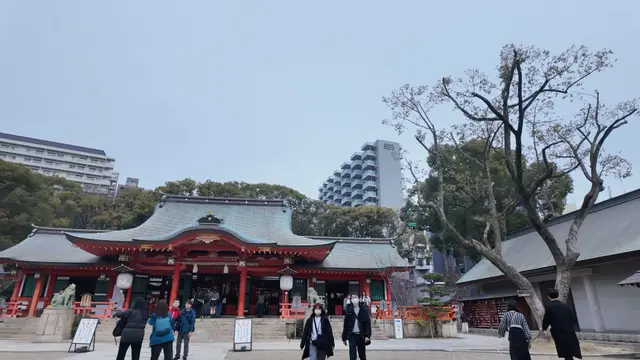 生田神社朱红拜殿正面全景